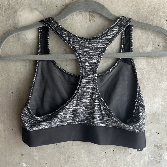 NWOT Victoria’s Secret sports bra - Picture 2 of 4